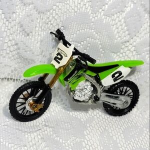 Hot Wheels Kawasaki Moto-X #2 Green White Dirt Bike Gold Forks 2543 EEA Rare